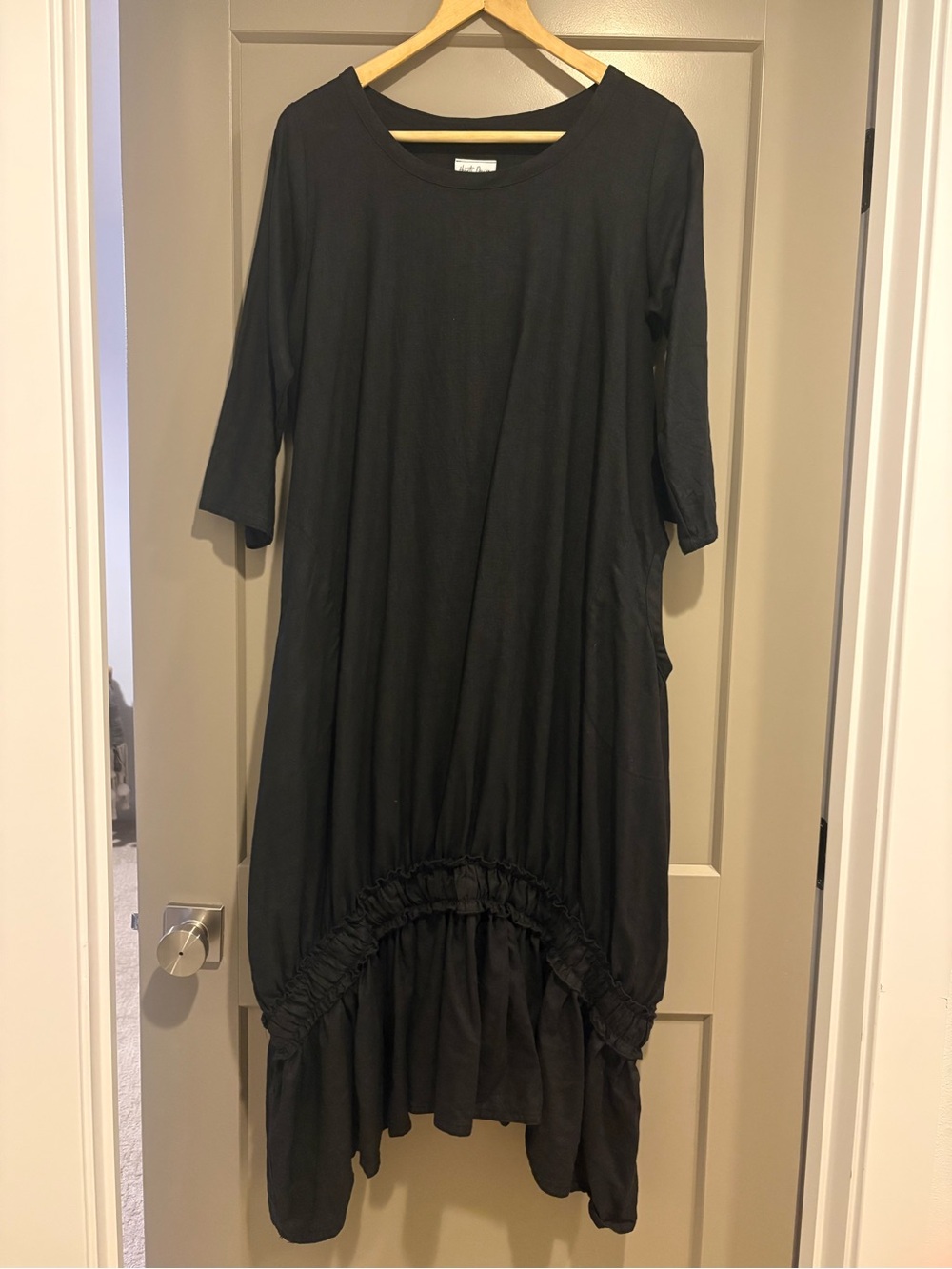 Hearts Desire Sybil Linen Dress in Black - Picture 2 of 4